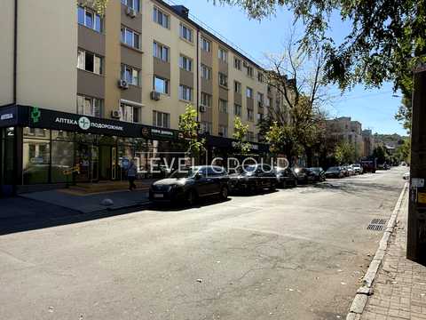 комерційна за адресою Юрківська вул., 18