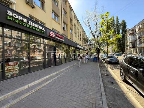 комерційна за адресою Юрківська вул., 18