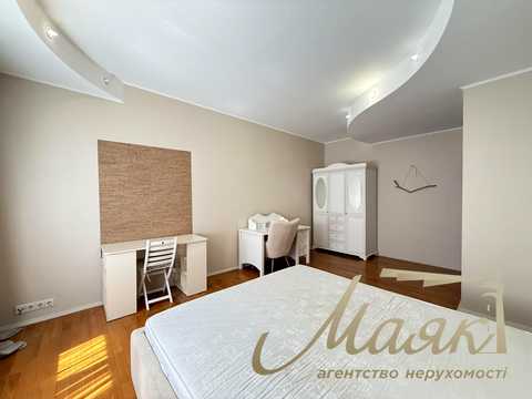 квартира за адресою Андрія Верхогляда вул. (Михайла Драгомирова), 4