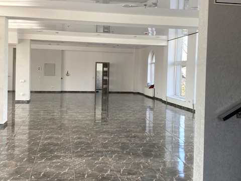 коммерческая по адресу Леси Украинки бульв., 1