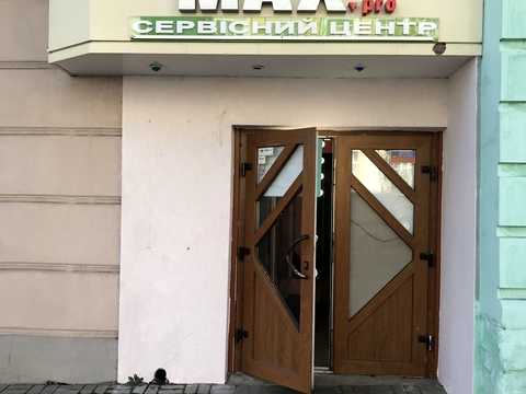 комерційна за адресою Соборна вул., 81
