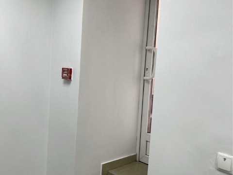 комерційна за адресою Соборна вул., 81