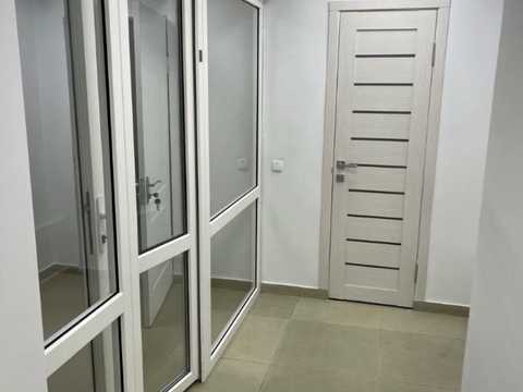комерційна за адресою Соборна вул., 81