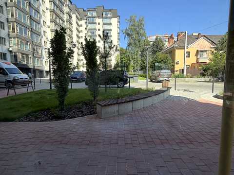 комерційна за адресою Чорновола вул., 123-А