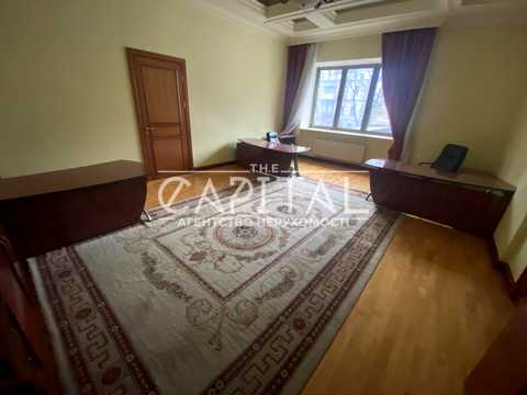 комерційна за адресою Липська вул., 10