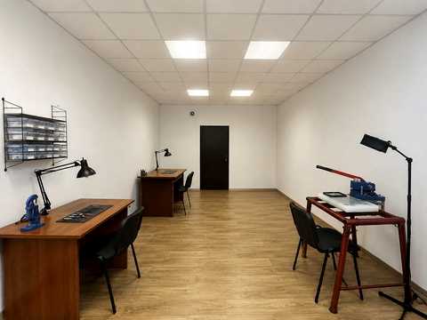комерційна за адресою Лариси Руденко вул., 6а