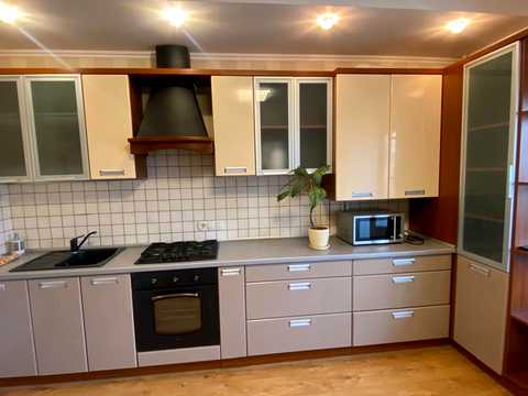 квартира по адресу Степана Бандери ул., 33/2