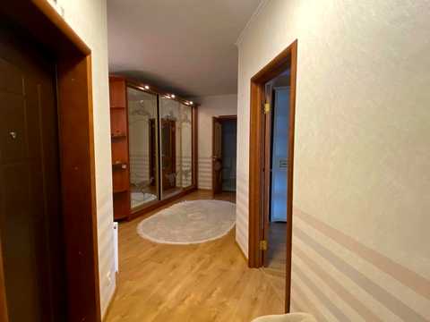 квартира по адресу Степана Бандери ул., 33/2