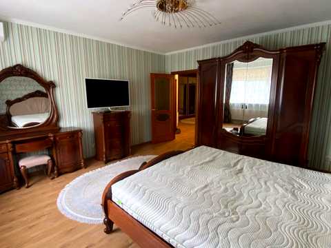квартира по адресу Степана Бандери ул., 33/2