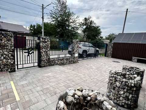 комерційна за адресою Шкільна вул., 40
