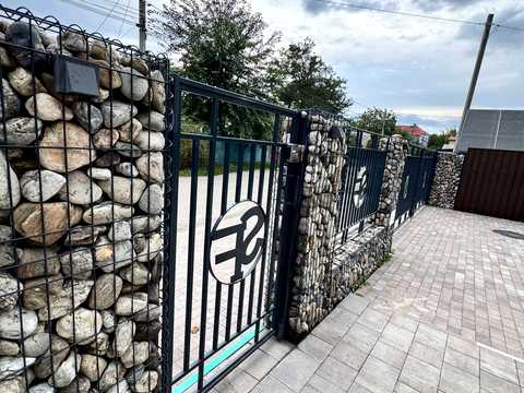 комерційна за адресою Шкільна вул., 40