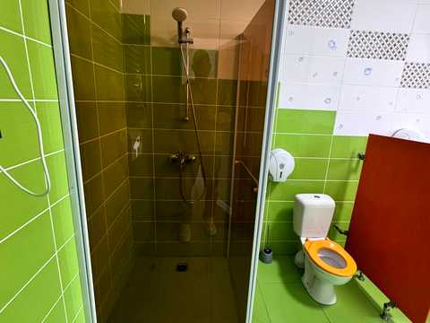 комерційна за адресою Шкільна вул., 40