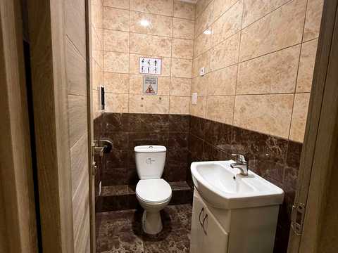 комерційна за адресою Перлинна вул., 7
