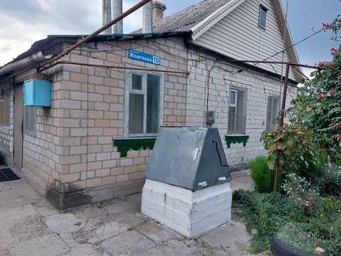 будинок за адресою с. Лежине, Жовтнева, 10