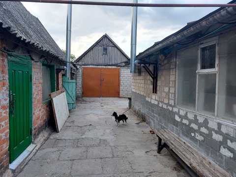 будинок за адресою с. Лежине, Жовтнева, 10