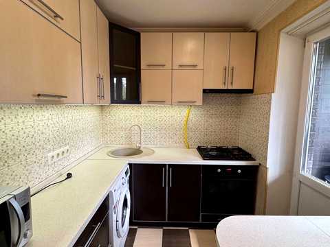 квартира за адресою Ореста Левицького вул. (Академіка Курчатова), 3