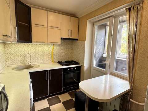 квартира за адресою Ореста Левицького вул. (Академіка Курчатова), 3