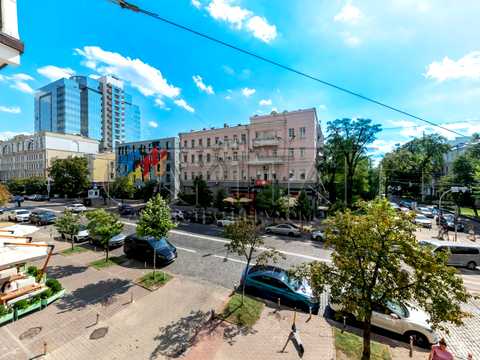 комерційна за адресою Київ, Богдана Хмельницького вул., 32