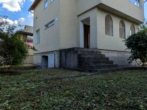 будинок за адресою Лугова
