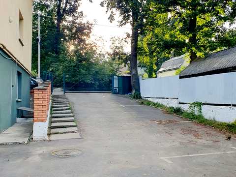 коммерческая по адресу Українська ул., 48-А