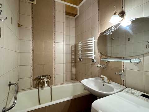 квартира за адресою Залізнична, 3