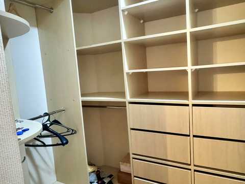 квартира за адресою Анни Ахматової вул., 31