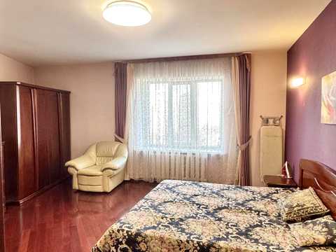 квартира за адресою Анни Ахматової вул., 31
