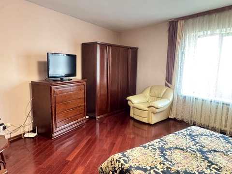 квартира за адресою Анни Ахматової вул., 31
