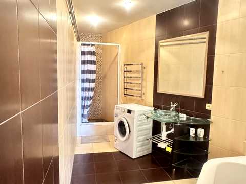 квартира за адресою Анни Ахматової вул., 31
