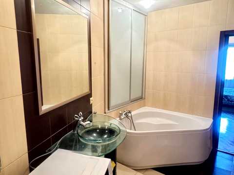 квартира за адресою Анни Ахматової вул., 31