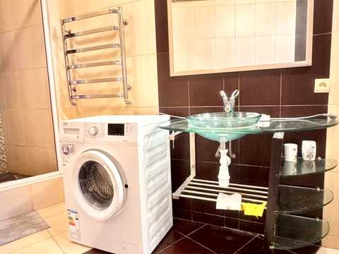 квартира за адресою Анни Ахматової вул., 31