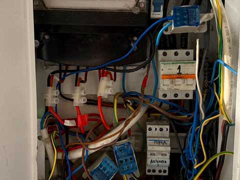 комерційна за адресою Броварський просп., 93