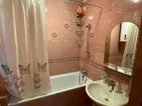 квартира за адресою Анни Ахматової вул., 43