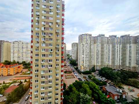 квартира за адресою Анни Ахматової вул., 28