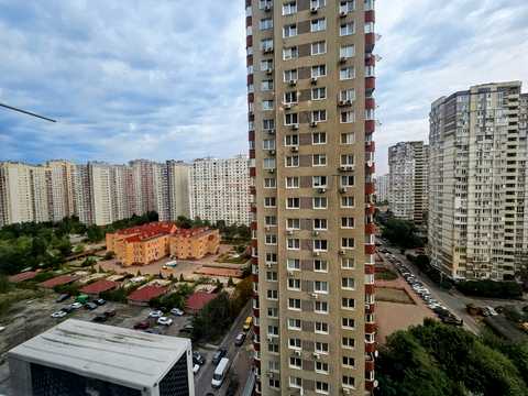 квартира за адресою Анни Ахматової вул., 28
