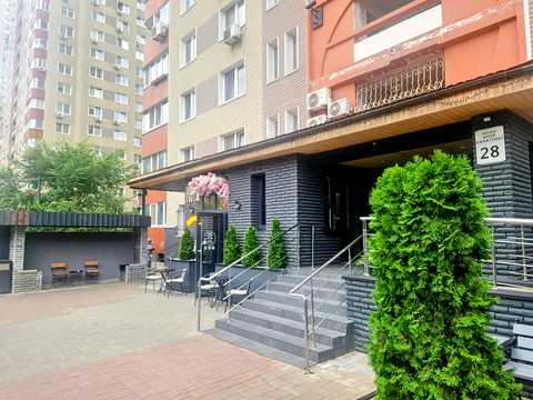 квартира за адресою Анни Ахматової вул., 28