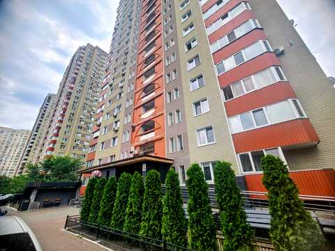 квартира за адресою Анни Ахматової вул., 28