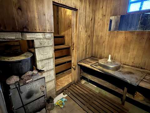 дом по адресу Захисників України ул. (1-го Травня)
