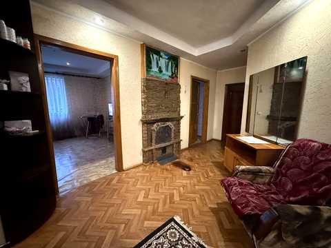 дом по адресу Захисників України ул. (1-го Травня)