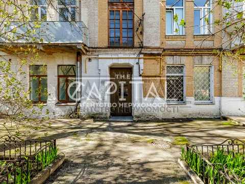 комерційна за адресою Липська вул., 9-Б