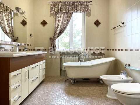 будинок за адресою Богатирська вул., 1