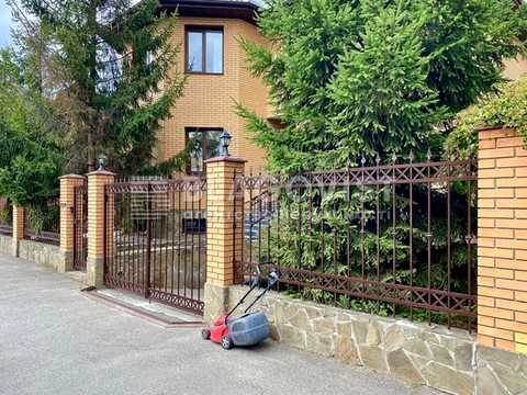 будинок за адресою Богатирська вул., 1