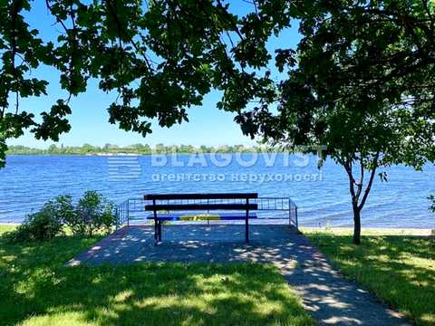 будинок за адресою Богатирська вул., 1