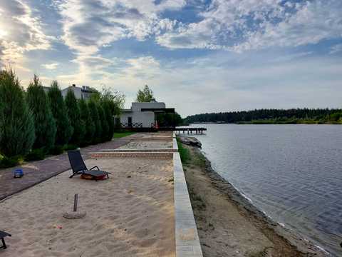 будинок за адресою с. Піщанка, Юности, 1