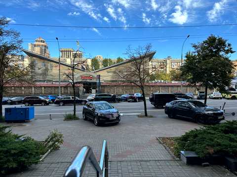 комерційна за адресою Антоновича вул. (Горького), 122