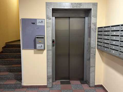 паркомісце за адресою Варязький пров. (Бехтеревський), 14