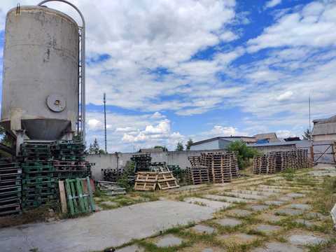 коммерческая по адресу с. Погребы, Єдності ул., 33