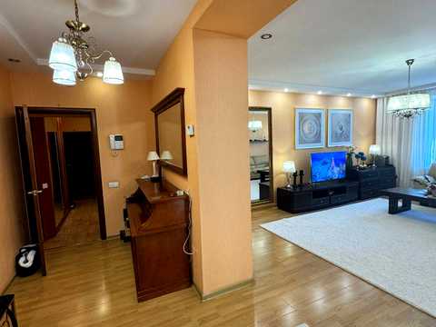 квартира по адресу Степана Бандери ул., 13