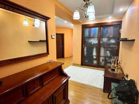 квартира по адресу Степана Бандери ул., 13