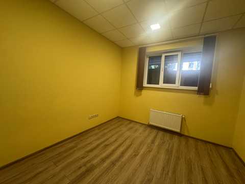 комерційна за адресою 8-го березня, 2